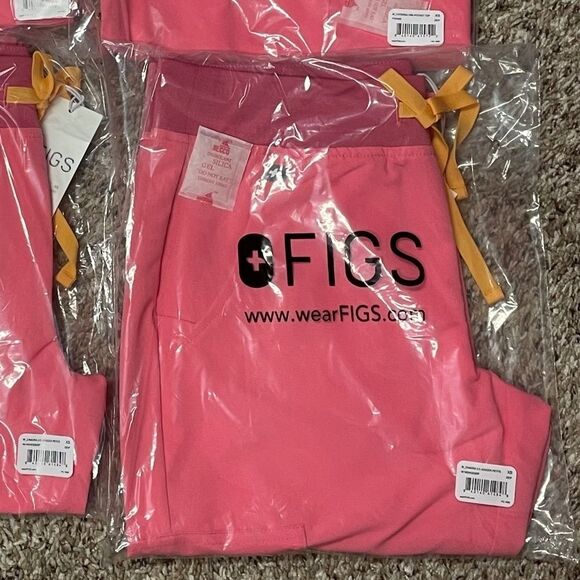 Figs - (ONE SET) Technical Collection Scrubs - Neon Pink - Picture 2 of 3